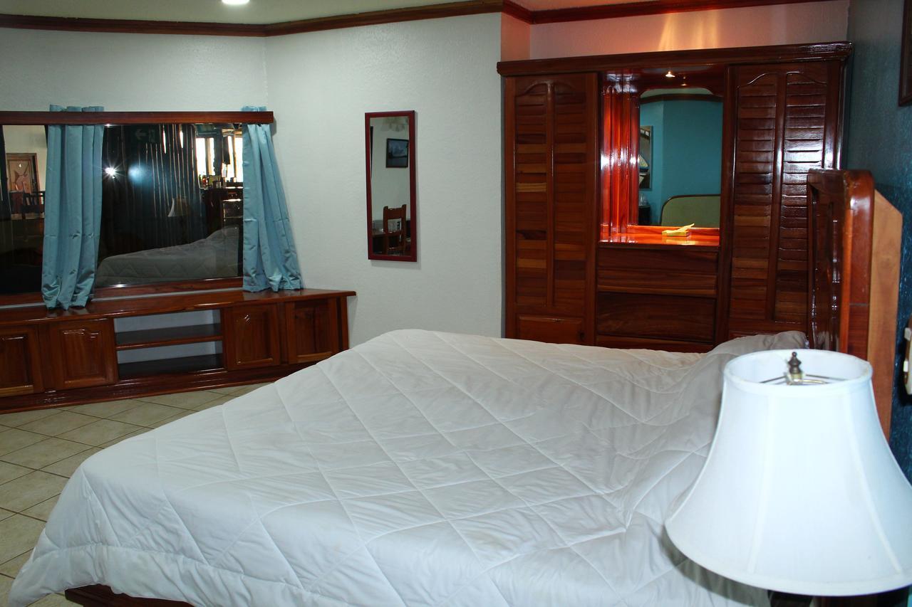 Fish Hook Marina Hotel Гольфито Экстерьер фото